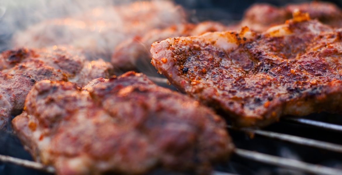 Picanha asándose en espada giratoria